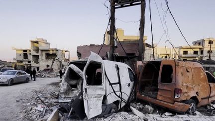 Dans le sud du Liban, près de la frontière israélienne, des dizaines de villages sont défigurés par les bombardements. Certains habitants doivent faire sans eau ni électricité. (FRANCEINFO)