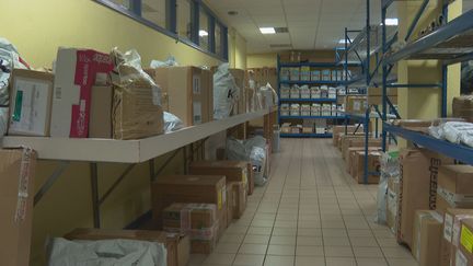 Des colis à la poste de Saint-Pierre. (SPM LA PREMIERE)