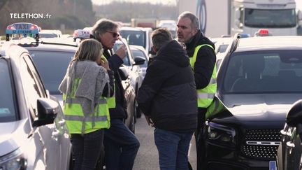 À l'appel de plusieurs syndicats de taxi en Auvergne-Rhône-Alpes, des points de blocages ont eu lieu, lundi 2 déccembre, dans les départements de l'Isère et du Rhône. (France 2)
