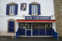Facade_bar_et_affiche.jpg
